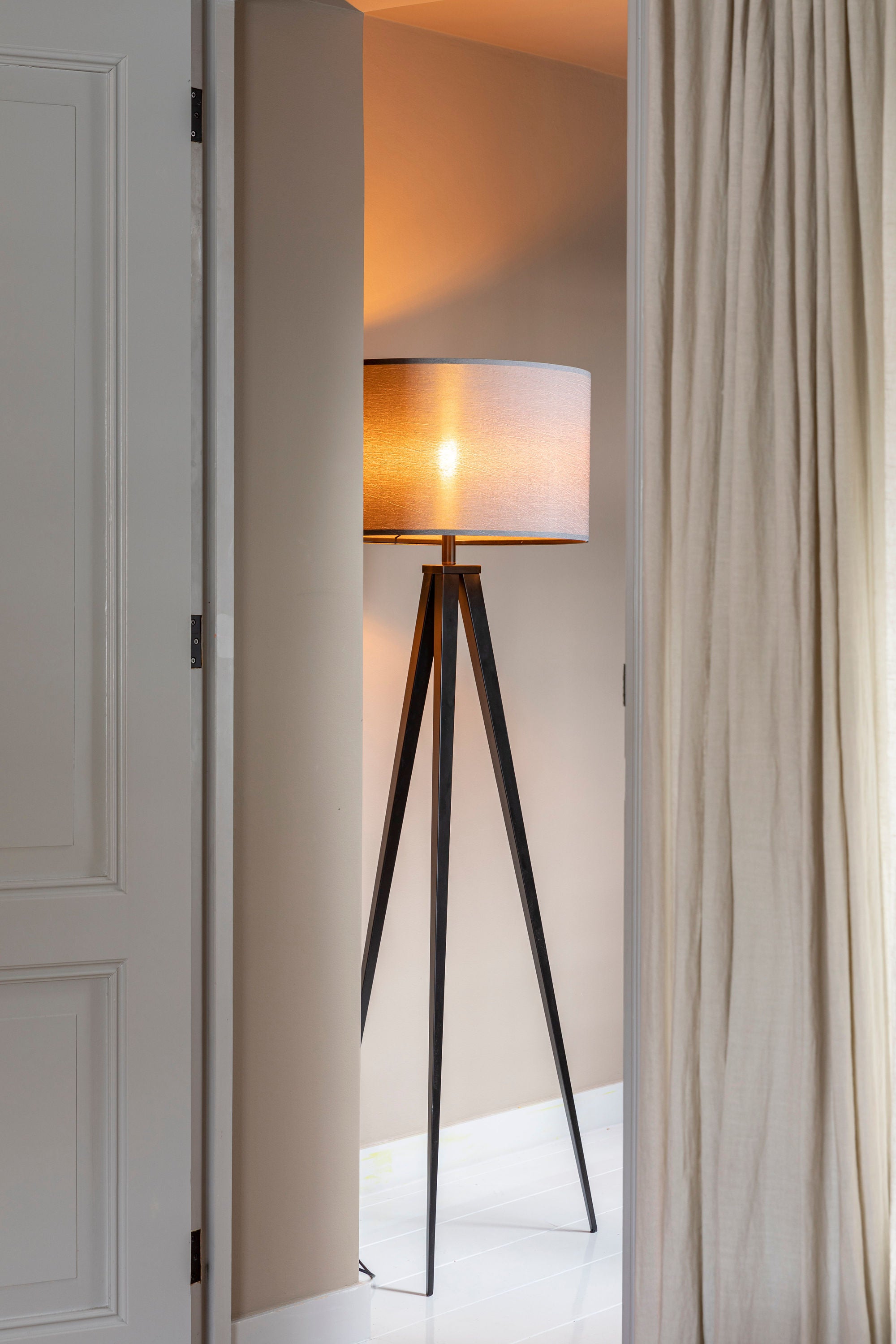 Zuiver Tripod Black/Grey Metal Floor Lamp